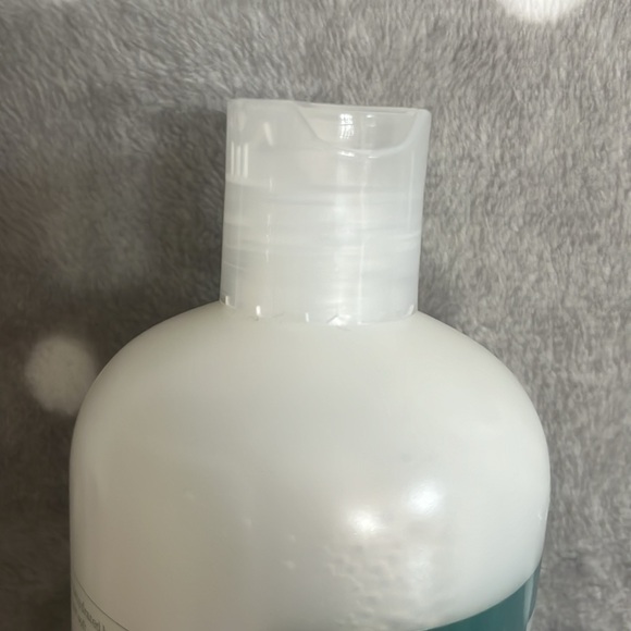 Verb Hydrating Shampoo - Picture 5 of 7